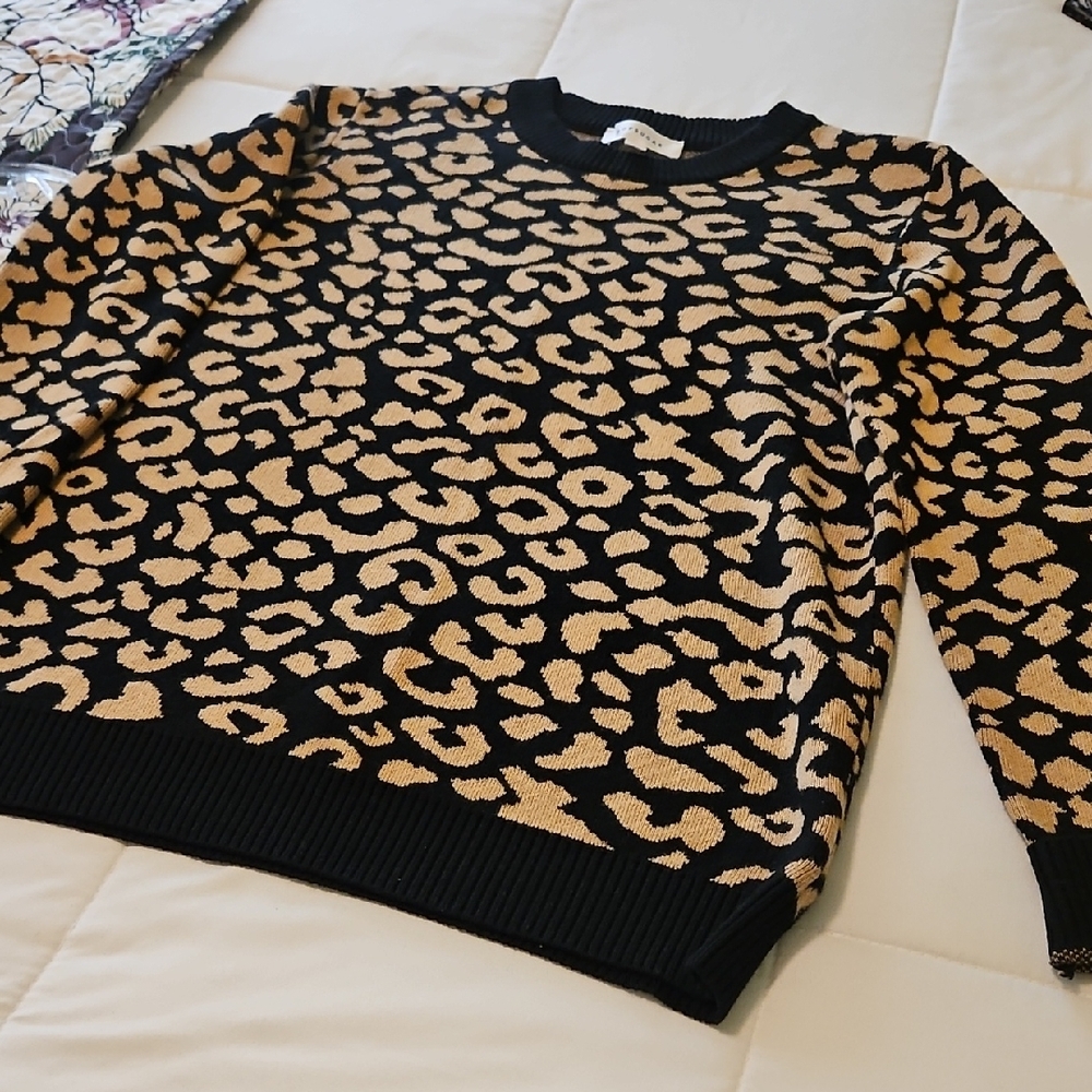 POPSUGAR Black and Tan Leopard Print Crew Neck Sweater. Like New